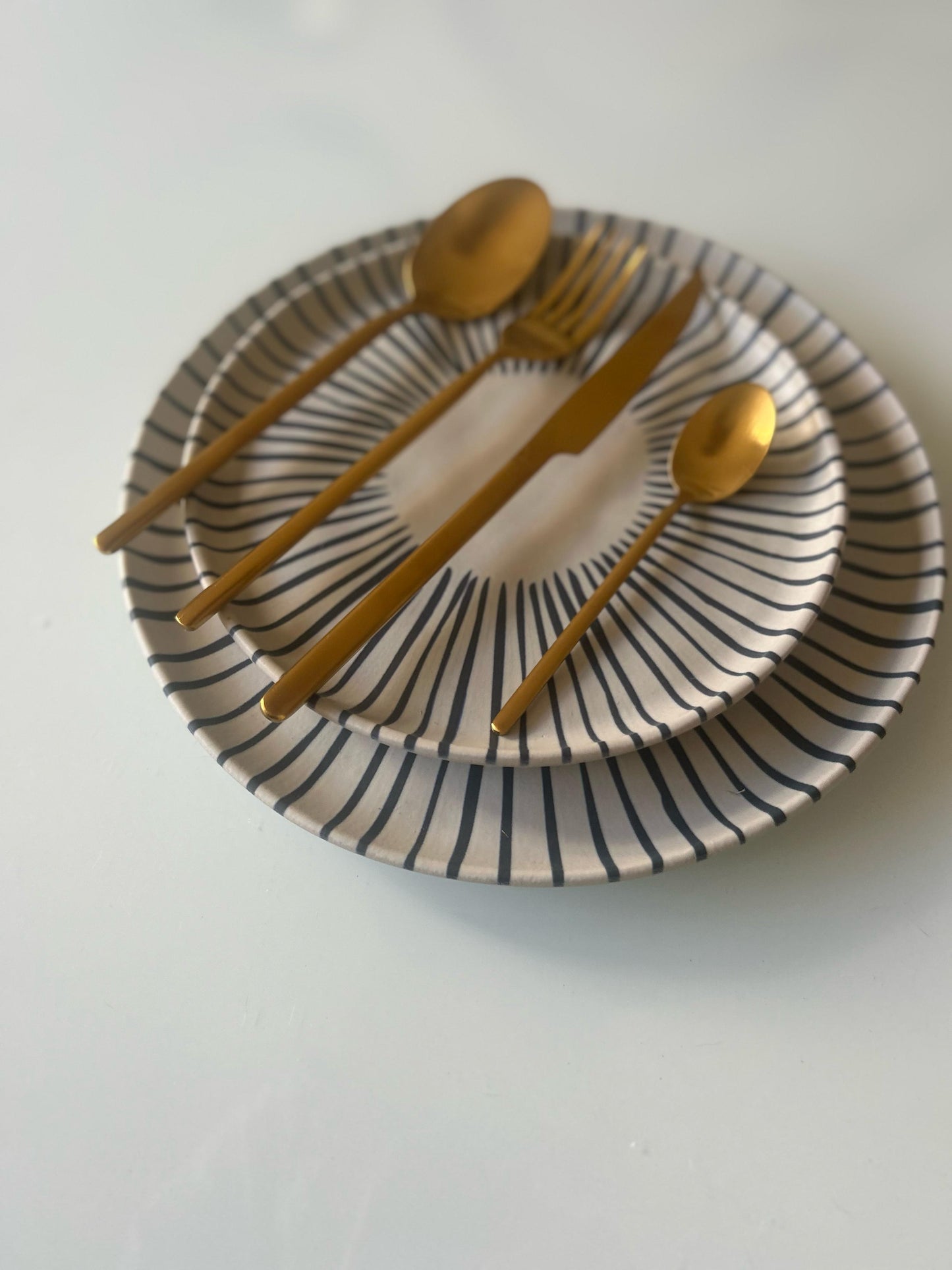 Set de mesa en azul, blanco y dorado – 6 piezas