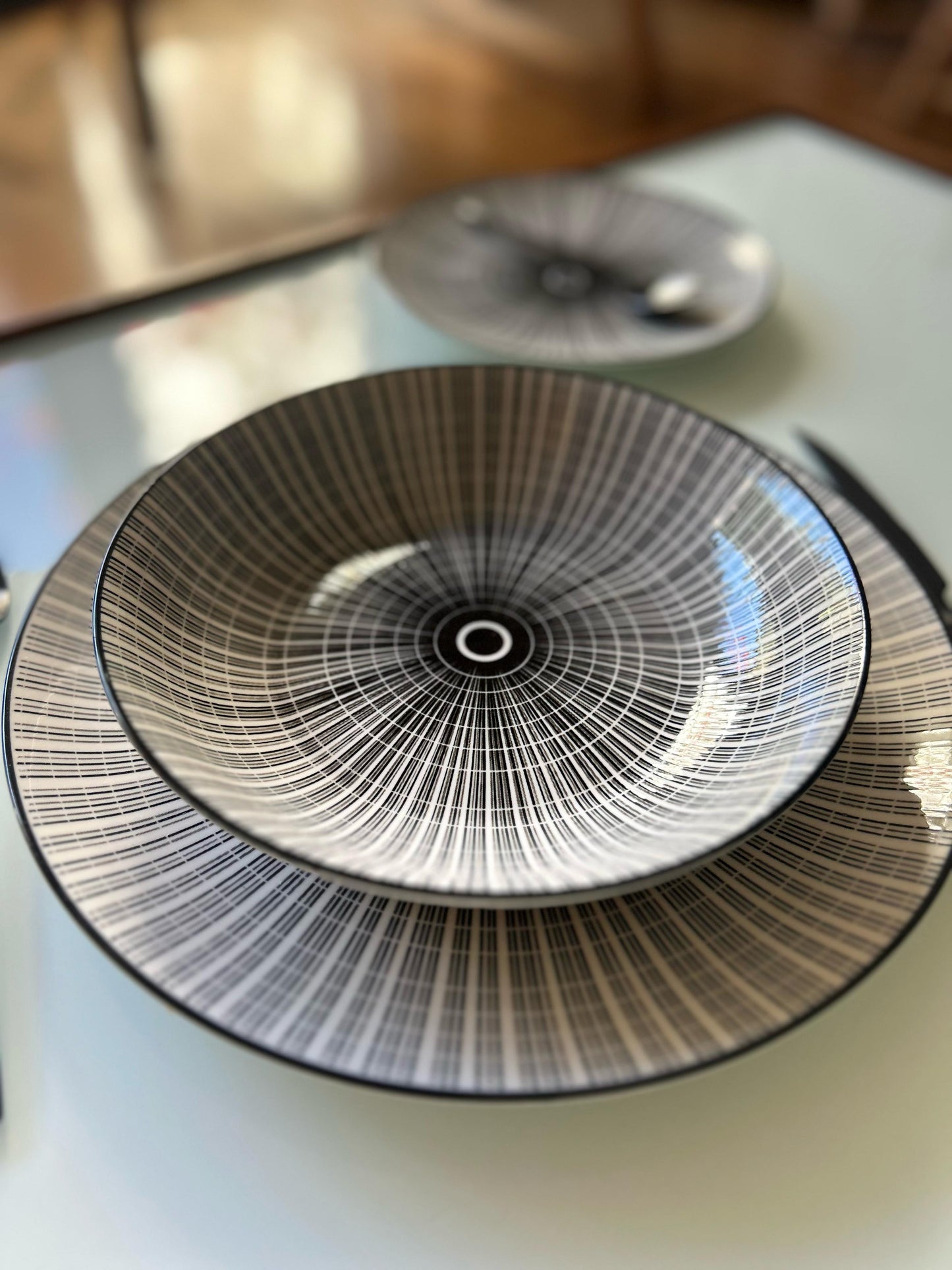 Set de mesa en blanco y negro – 7 piezas