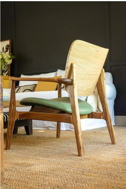 Butaca de diseño escandinavo y madera maciza