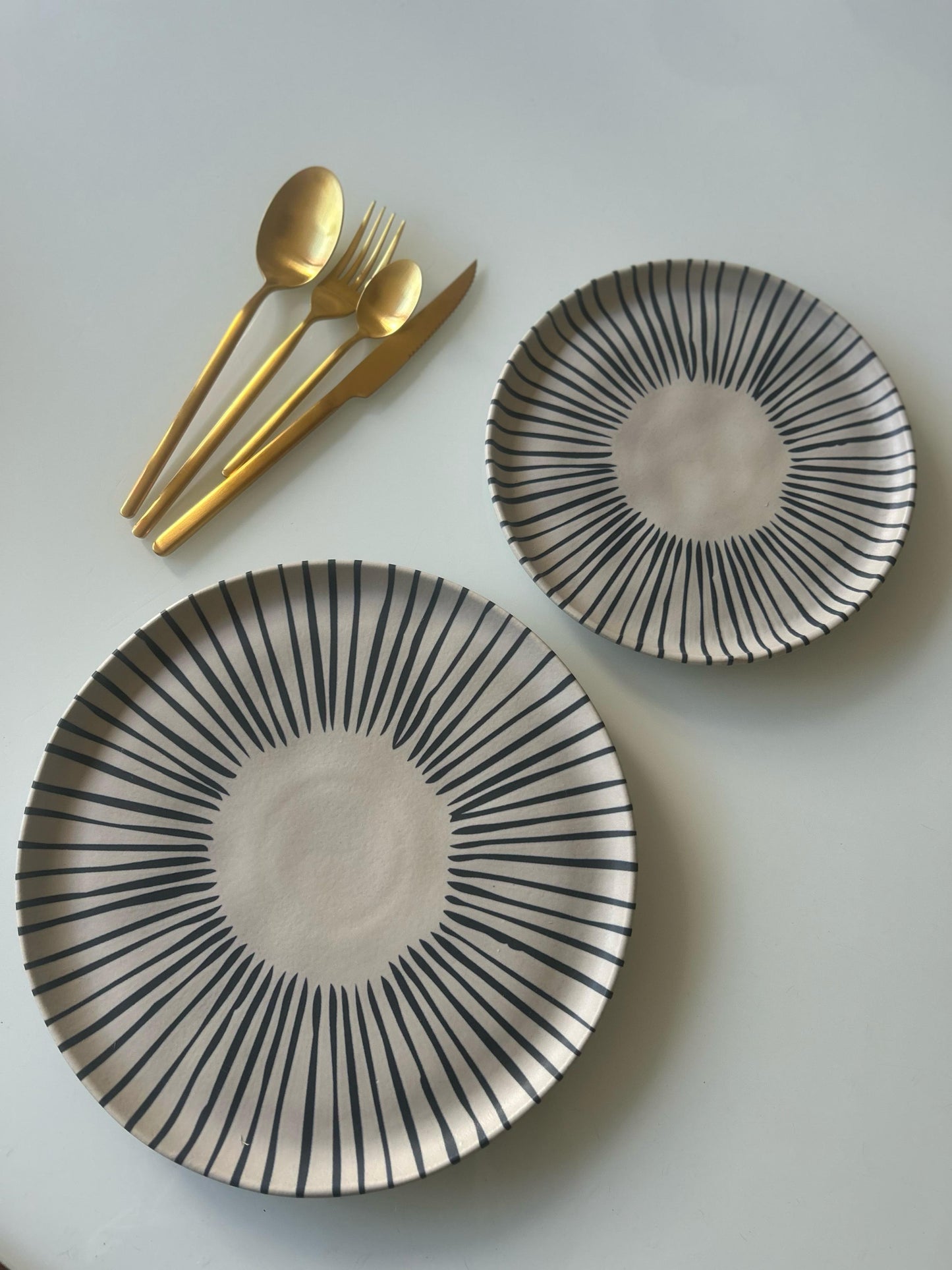 Set de mesa en azul, blanco y dorado – 6 piezas