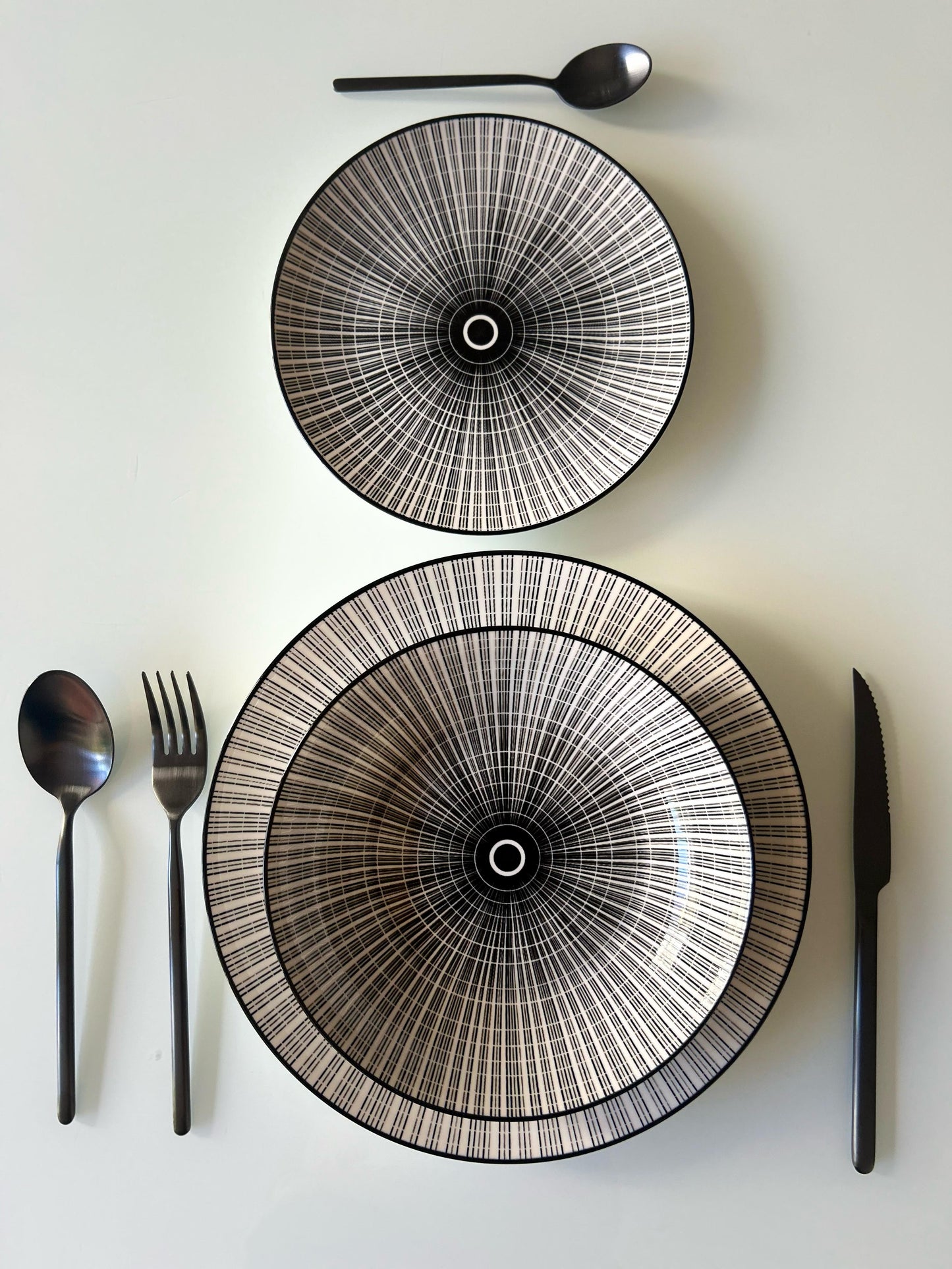 Set de mesa en blanco y negro – 7 piezas